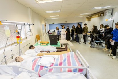 Los futuros alumnos de la Universidad eligen sus estudios