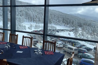 Interior del restaurante del punto de nieve.