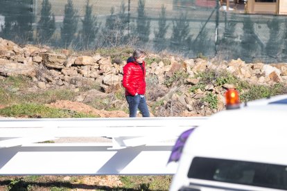 Trabajos de colocación de la plataforma en la pasarela de Soria a Las Casas.