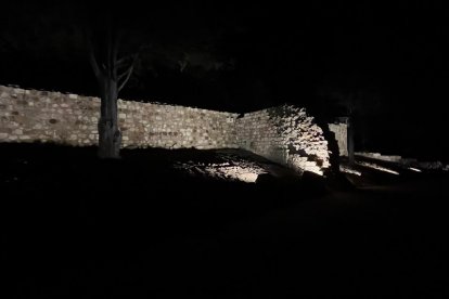 Soria ya realiza pruebas para la iluminación de la muralla en la zona del Castillo.