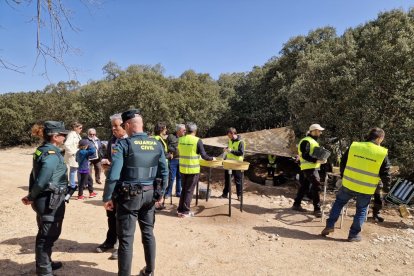 Labores de exhumación de una fosa común en Adradas.