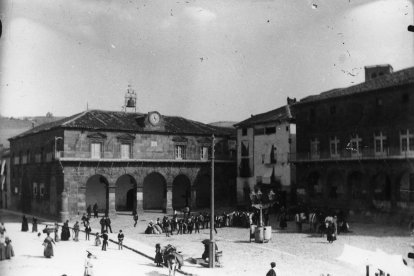 La Casa Consistorial de oria en su formato 'original' y con la carpintería todavía de color claro.