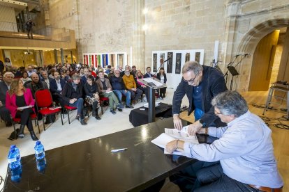 Los escritores unen fuerzas y se reunen en el Espacio Santa Clara