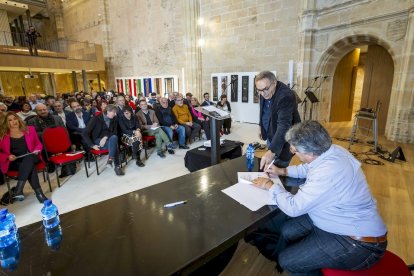 Los escritores unen fuerzas y se reunen en el Espacio Santa Clara