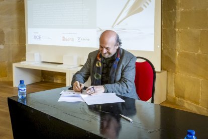 Los escritores unen fuerzas y se reunen en el Espacio Santa Clara