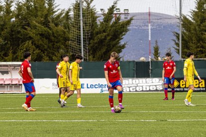 El Numancia ve complicada su permanencia en División de honor