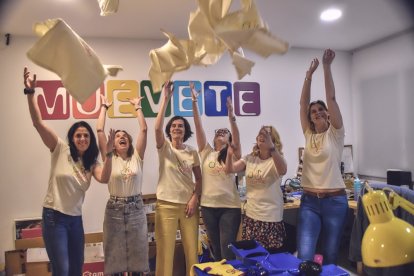 Pedalovida donará los beneficios de la venta de camisetas y calcetines a la investigación contra el cáncer.