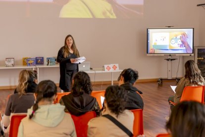 Los futuros alumnos del centro conocen las instalaciones