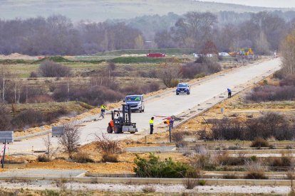 Trabajos en la urbanización en el PEMA