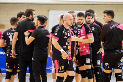 El Moreno Sáez Sporting puso la guinda a su primera temporada en Superliga 2 de voleibol logrando la permanencia con un 3-0 ante el CV Arona.