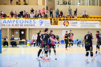 El Moreno Sáez Sporting puso la guinda a su primera temporada en Superliga 2 de voleibol logrando la permanencia con un 3-0 ante el CV Arona.