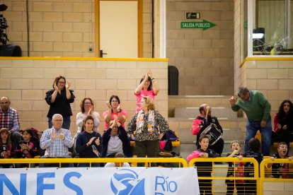 El Moreno Sáez Sporting puso la guinda a su primera temporada en Superliga 2 de voleibol logrando la permanencia con un 3-0 ante el CV Arona.