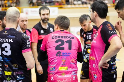 El Moreno Sáez Sporting puso la guinda a su primera temporada en Superliga 2 de voleibol logrando la permanencia con un 3-0 ante el CV Arona.
