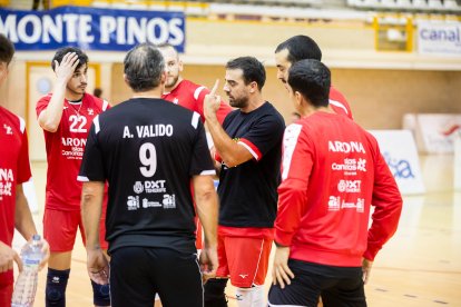 El Moreno Sáez Sporting puso la guinda a su primera temporada en Superliga 2 de voleibol logrando la permanencia con un 3-0 ante el CV Arona.
