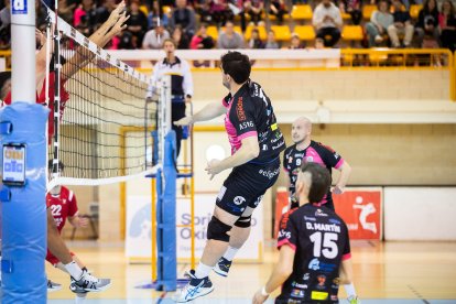 El Moreno Sáez Sporting puso la guinda a su primera temporada en Superliga 2 de voleibol logrando la permanencia con un 3-0 ante el CV Arona.