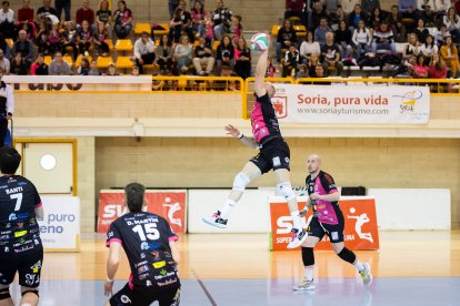 El Moreno Sáez Sporting puso la guinda a su primera temporada en Superliga 2 de voleibol logrando la permanencia con un 3-0 ante el CV Arona.