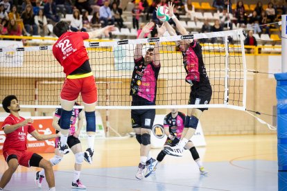 El Moreno Sáez Sporting puso la guinda a su primera temporada en Superliga 2 de voleibol logrando la permanencia con un 3-0 ante el CV Arona.