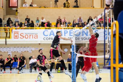 El Moreno Sáez Sporting puso la guinda a su primera temporada en Superliga 2 de voleibol logrando la permanencia con un 3-0 ante el CV Arona.