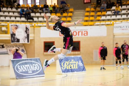 El Moreno Sáez Sporting puso la guinda a su primera temporada en Superliga 2 de voleibol logrando la permanencia con un 3-0 ante el CV Arona.