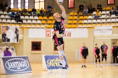 El Moreno Sáez Sporting puso la guinda a su primera temporada en Superliga 2 de voleibol logrando la permanencia con un 3-0 ante el CV Arona.
