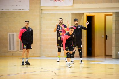 El Moreno Sáez Sporting puso la guinda a su primera temporada en Superliga 2 de voleibol logrando la permanencia con un 3-0 ante el CV Arona.