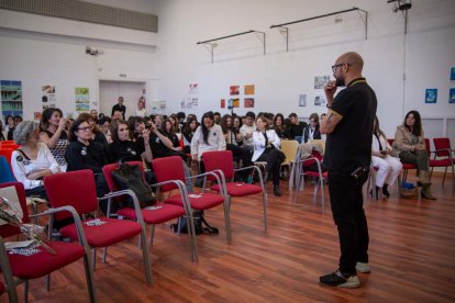 Charlas y talleres para un encuentro entre alumnos y profesionales