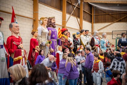 Gigantes y cabezudos convierten la Gigantalia 2024 en una fiesta.