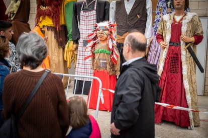 Gigantes y cabezudos convierten la Gigantalia 2024 en una fiesta.
