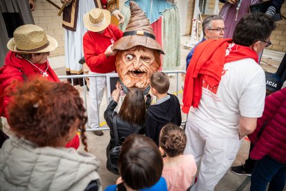 Gigantes y cabezudos convierten la Gigantalia 2024 en una fiesta.