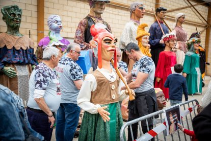 Gigantes y cabezudos convierten la Gigantalia 2024 en una fiesta.