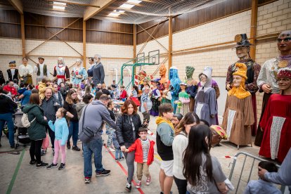 Gigantes y cabezudos convierten la Gigantalia 2024 en una fiesta.