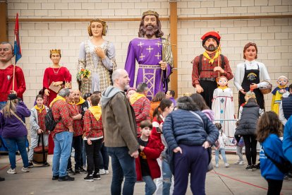 Gigantes y cabezudos convierten la Gigantalia 2024 en una fiesta.