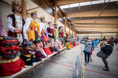 Gigantes y cabezudos convierten la Gigantalia 2024 en una fiesta.