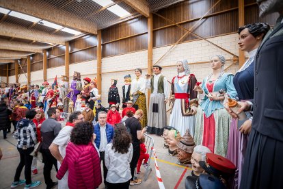 Gigantes y cabezudos convierten la Gigantalia 2024 en una fiesta.