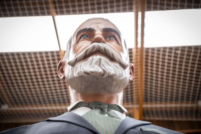 Gigantes y cabezudos convierten la Gigantalia 2024 en una fiesta.