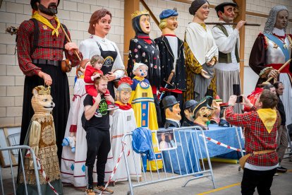 Gigantes y cabezudos convierten la Gigantalia 2024 en una fiesta.