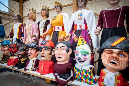 Gigantes y cabezudos convierten la Gigantalia 2024 en una fiesta.