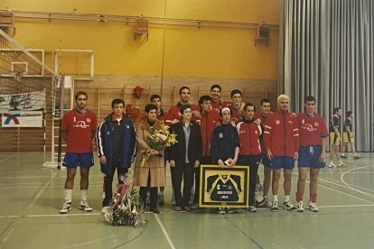 Canteranos del voleibol soriano durante una de las primeras ediciones.
