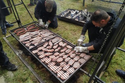Vinuesa se volcó en su parrillada solidaria a beneficio de Manos Unidas.