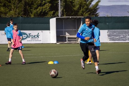 El fútbol base del equipo entrena en la Ciudad Deportiva