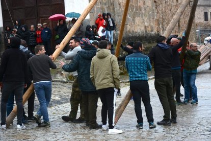 La lluvia amenazó con complicar la fiesta