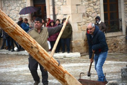 La lluvia amenazó con complicar la fiesta