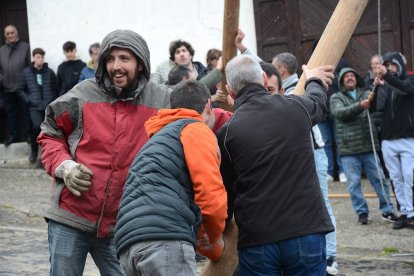 La lluvia amenazó con complicar la fiesta