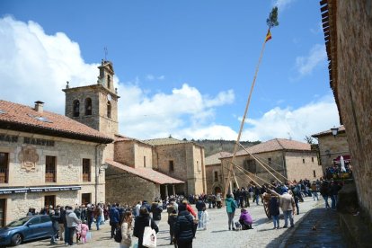 La lluvia amenazó con complicar la fiesta
