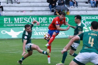 El Numancia cae ante el Cacereño y se despide del ascenso directo.