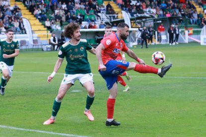 El Numancia cae ante el Cacereño y se despide del ascenso directo.