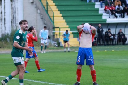 El Numancia cae ante el Cacereño y se despide del ascenso directo.