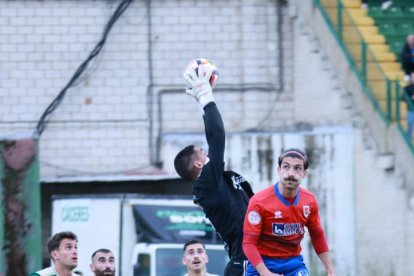 El Numancia cae ante el Cacereño y se despide del ascenso directo.