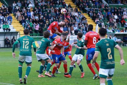 El Numancia cae ante el Cacereño y se despide del ascenso directo.