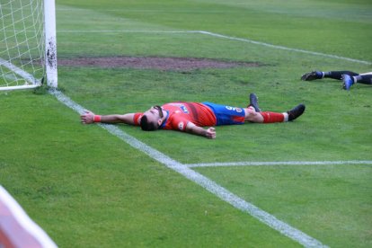 El Numancia cae ante el Cacereño y se despide del ascenso directo.